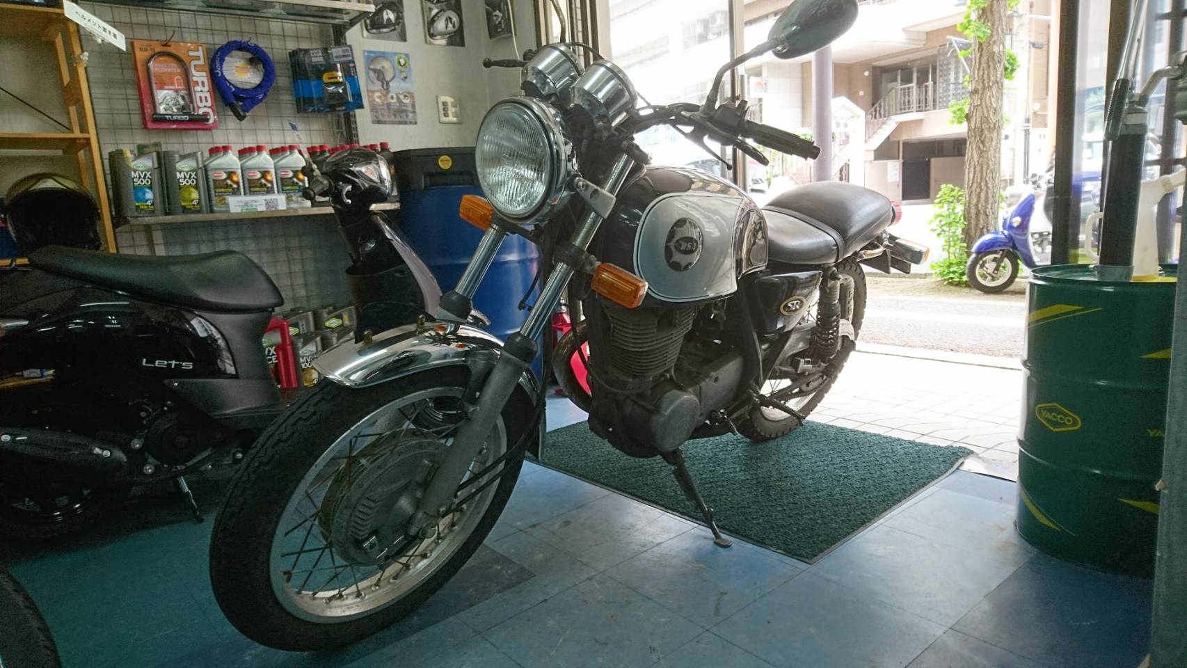 YAMAHA/SR400 | ストラテジー【福岡市にある街のバイク屋さん！販売
