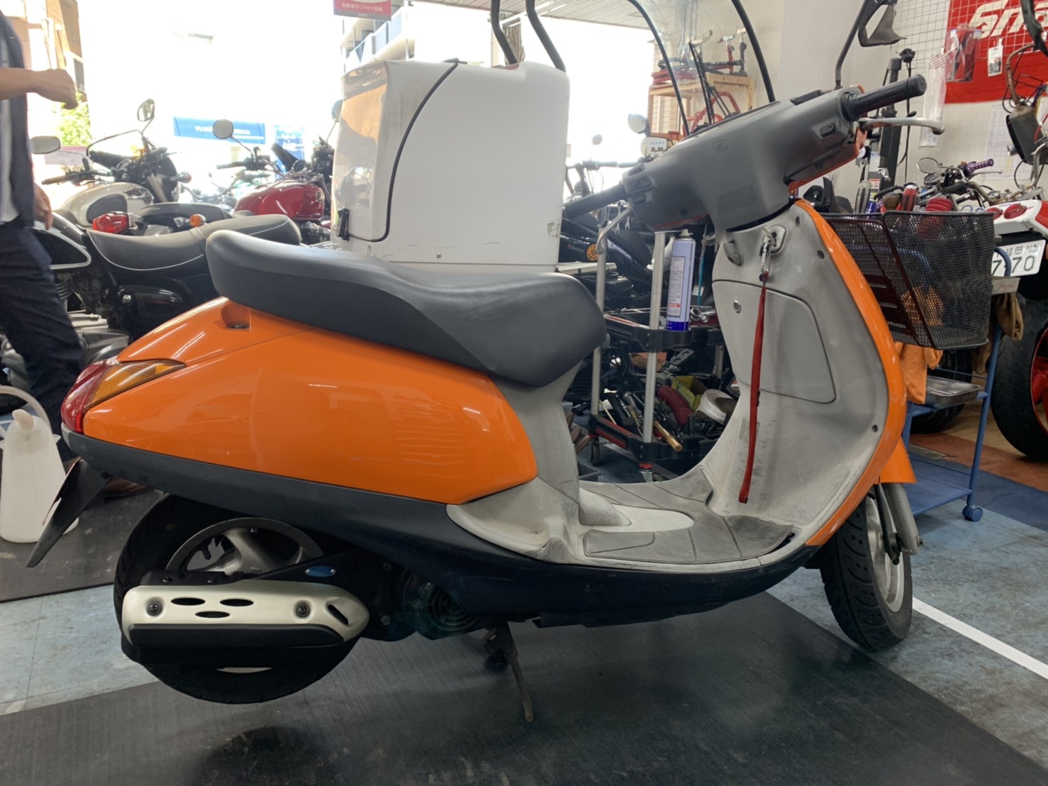 Honda リード100 マフラー交換 ストラテジー 福岡市にある街のバイク屋さん 販売 修理 買取なんでもお任せください